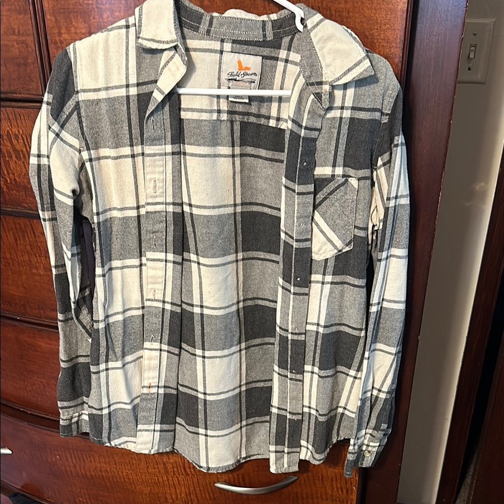 Women’s checkered flannel